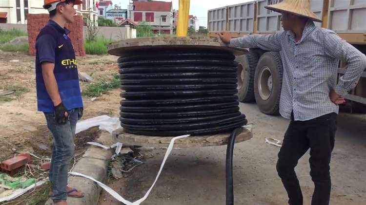 Thi công điện ngầm với sự hỗ trợ của rọ kéo cáp bằng điện