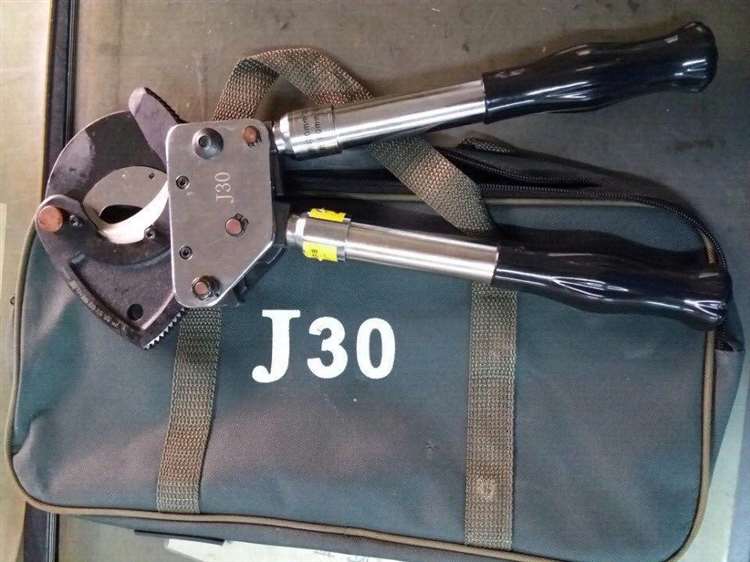 Kìm cắt cáp nhông j30